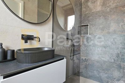 jedinstvena-vila-s-bazenom-u-kastel-novom_13