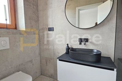 jedinstvena-vila-s-bazenom-u-kastel-novom_15