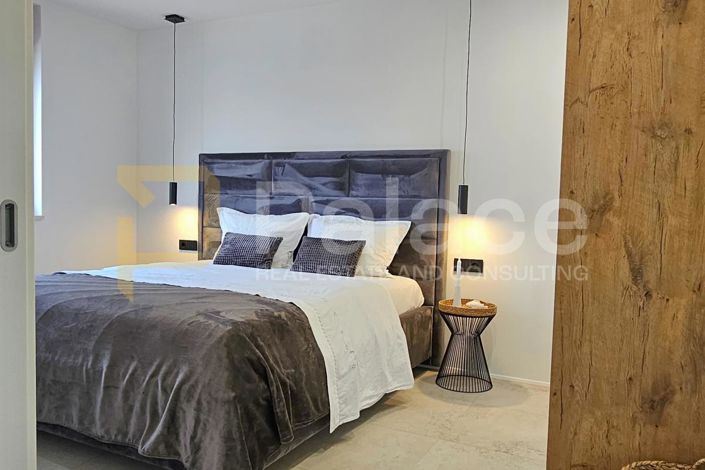 Image No.26-7 Bed Villa for sale