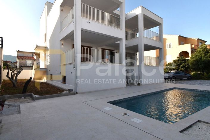 Image No.3-7 Bed Villa for sale