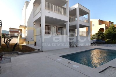 jedinstvena-vila-s-bazenom-u-kastel-novom_3
