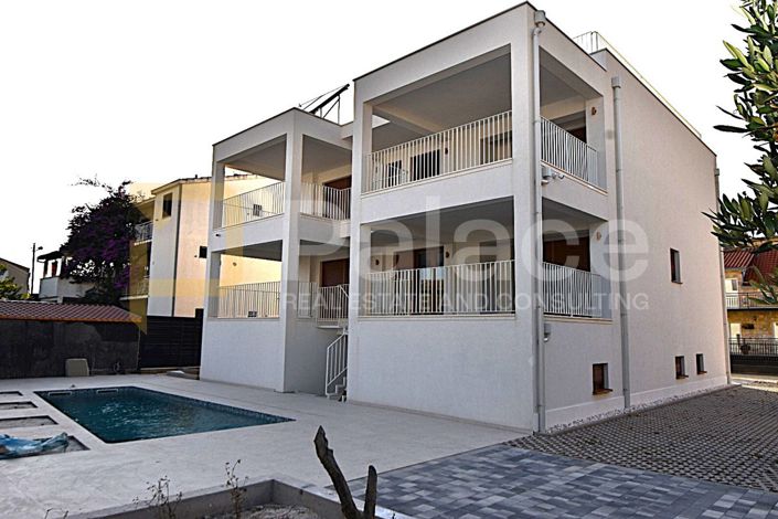 Image No.4-7 Bed Villa for sale