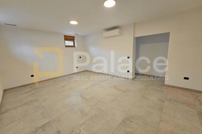 jedinstvena-vila-s-bazenom-u-kastel-novom_6