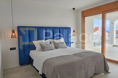jedinstvena-vila-s-bazenom-u-kastel-novom_8