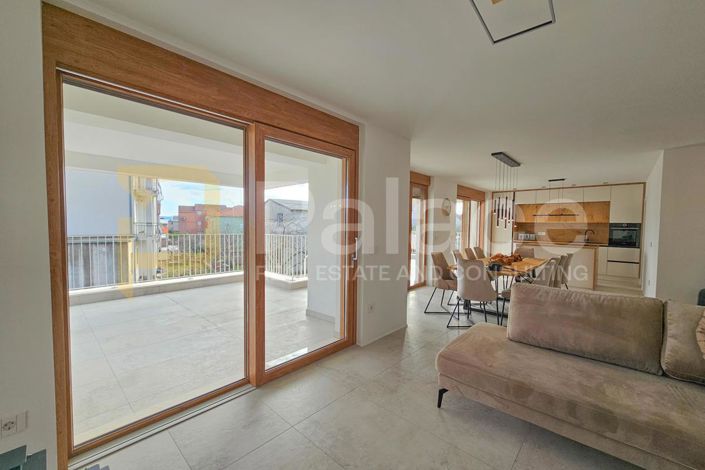 Image No.9-7 Bed Villa for sale