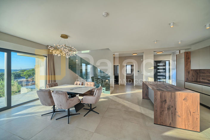 Image No.10-4 Bed House for sale
