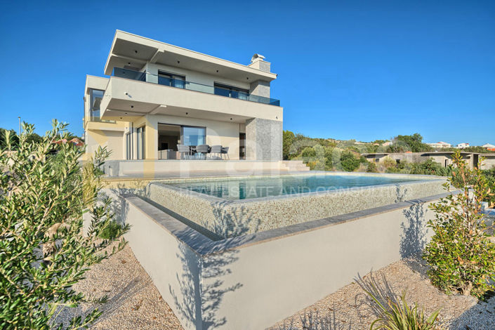 Image No.3-4 Bed House for sale