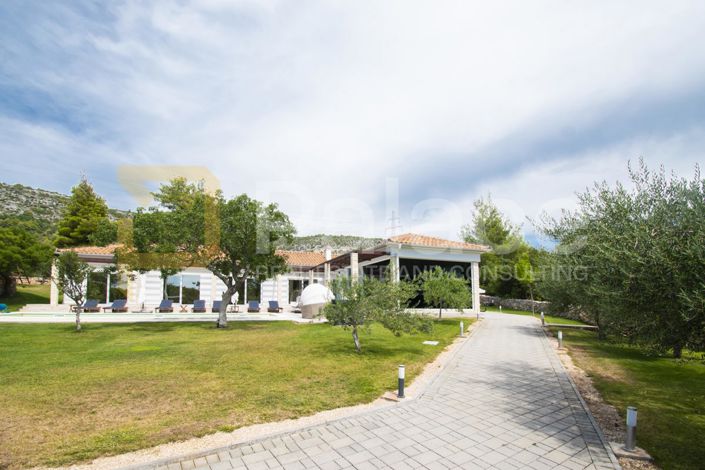 Image No.10-5 Bed House for sale