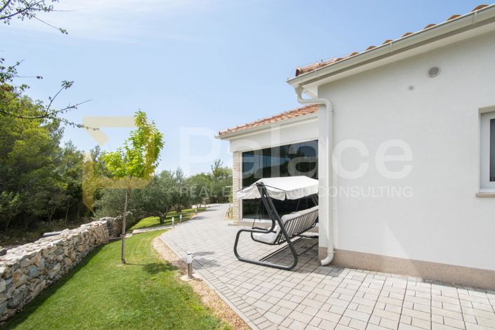Image No.12-5 Bed House for sale