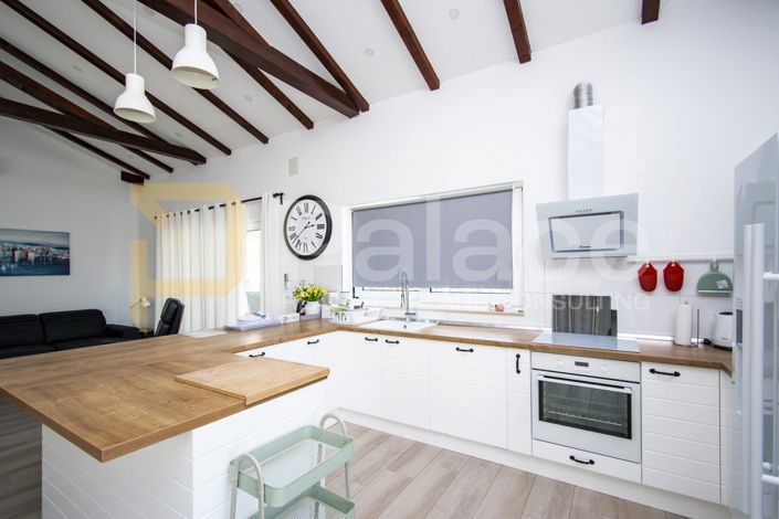 Image No.16-5 Bed House for sale