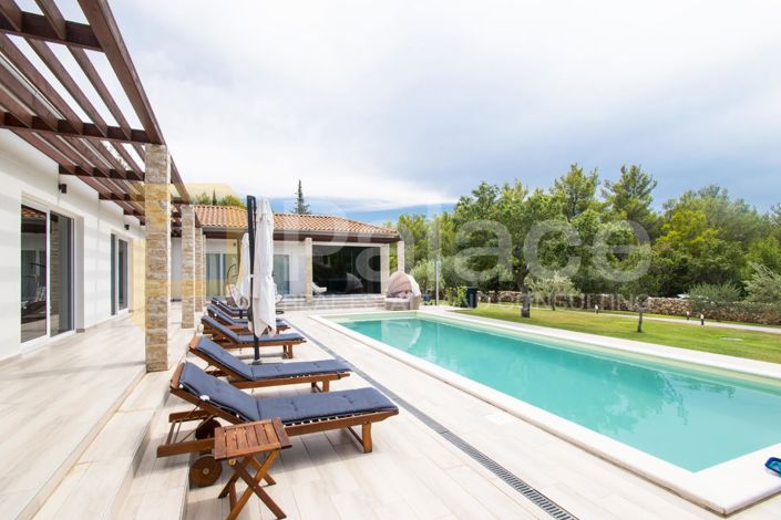 Image No.2-5 Bed House for sale