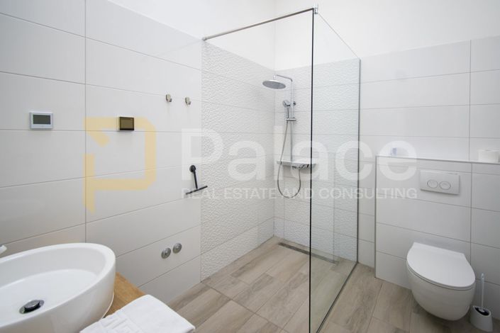 Image No.25-5 Bed House for sale