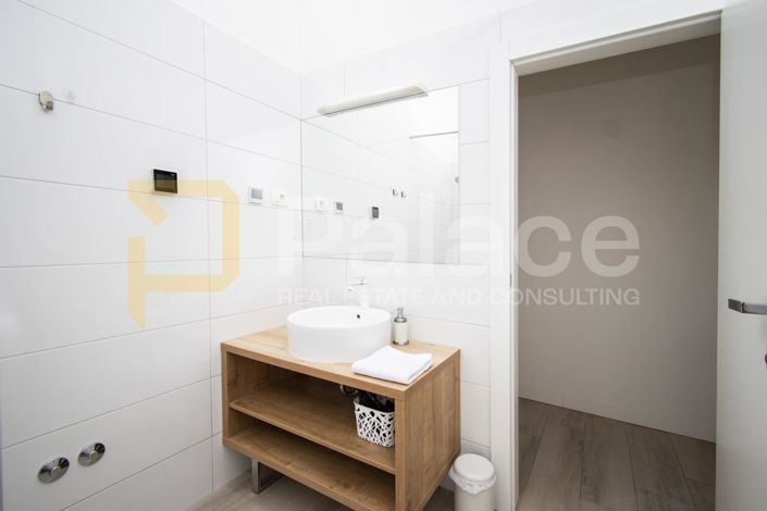 Image No.28-5 Bed House for sale