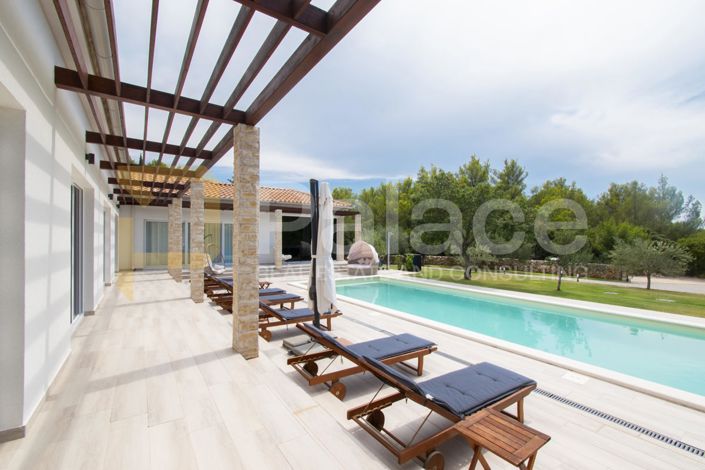 Image No.6-5 Bed House for sale