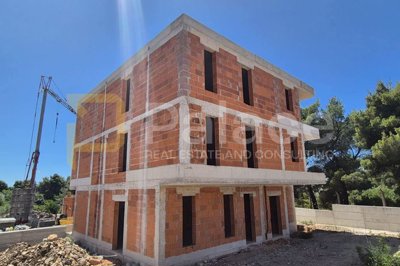 atraktivna-poslovna-nekretnina-u-crnici-sibenik-4534m2_1