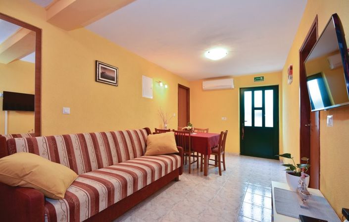 Image No.18-5 Bed House for sale
