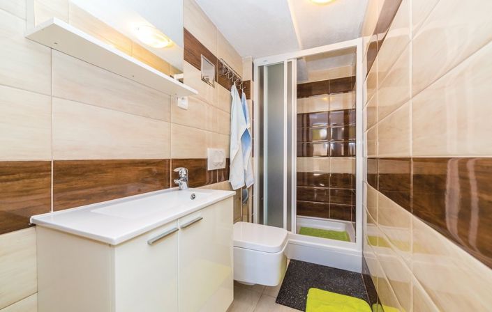 Image No.5-5 Bed House for sale