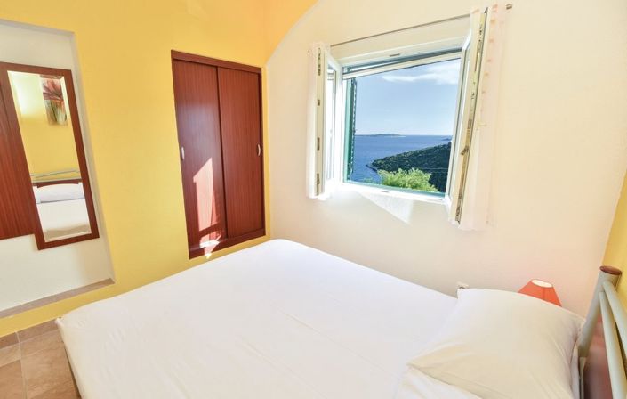 Image No.6-5 Bed House for sale