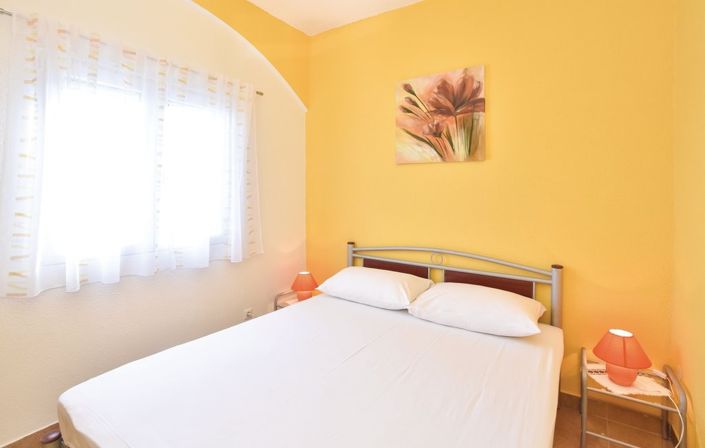 Image No.8-5 Bed House for sale