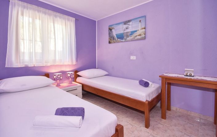 Image No.9-5 Bed House for sale