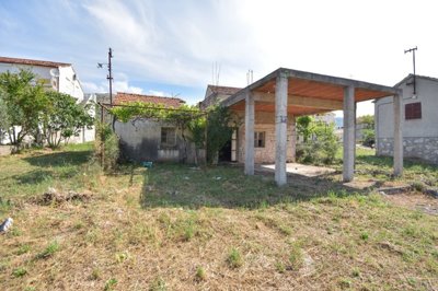 kuca-za-renovaciju-300-m-od-mora-u-grebastici_2