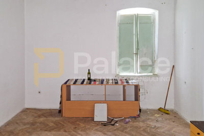 vise-etazna-kuca-za-renovaciju-u-centru-benkovca-500-m2_9