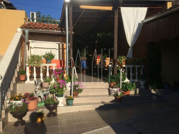 Image No.21-8 Bed House for sale