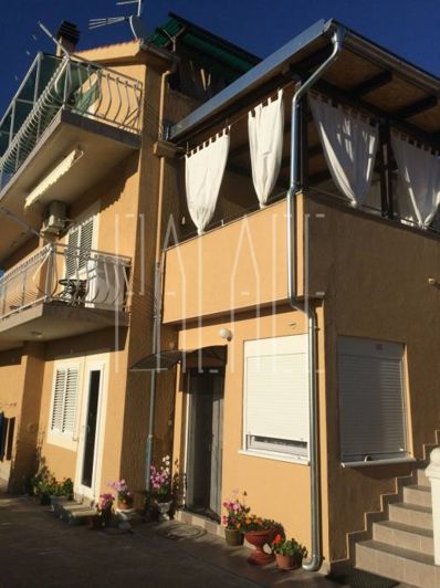 Image No.3-8 Bed House for sale