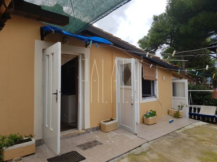 Image No.5-8 Bed House for sale