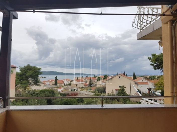 Image No.6-8 Bed House for sale