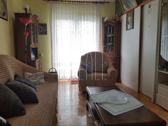 Image No.8-8 Bed House for sale