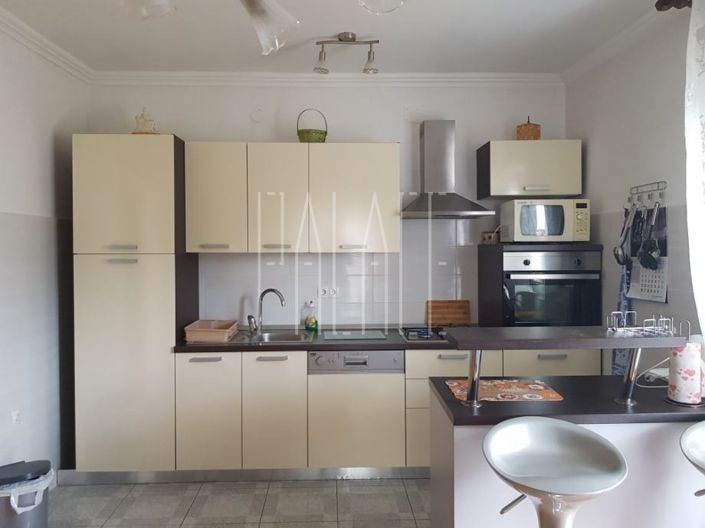 Image No.9-8 Bed House for sale