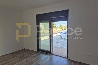 luksuzan-stan-s-velikim-vrtom-i-blizinom-mora-privlaka_6