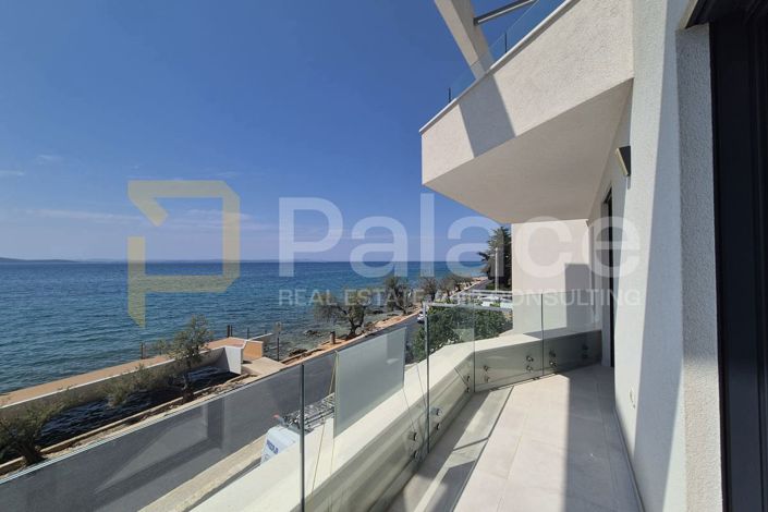 Image No.3-5 Bed House for sale