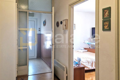 komforan-trosoban-stan-u-kuci-s-pogledom-2-parkinga-sibenik_15