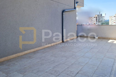 komforan-trosoban-stan-u-kuci-s-pogledom-2-parkinga-sibenik_5