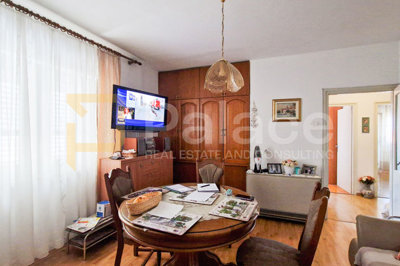 komforan-trosoban-stan-u-kuci-s-pogledom-2-parkinga-sibenik_9