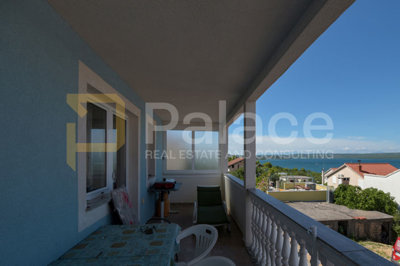 kuca-sa-cetiri-stana-i-panoramskim-pogledom-na-uvalu-bilice_12