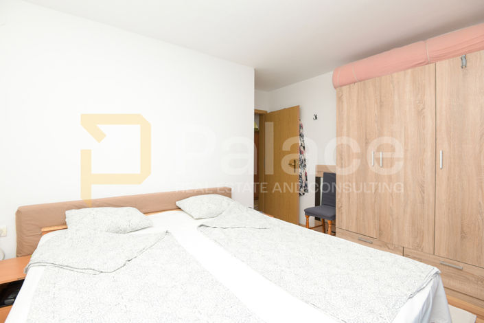 Image No.8-5 Bed House for sale
