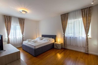 raskosna-vila-s-pogledom-na-more-lokva-rogoznica-omis_11