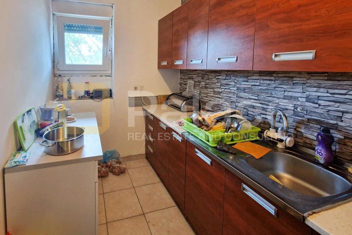 Image No.18-7 Bed House for sale