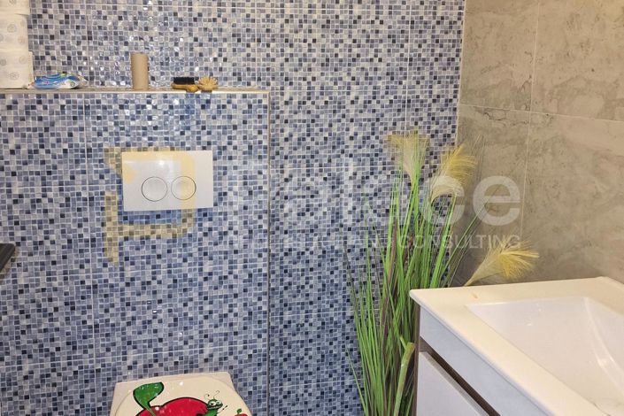 Image No.5-7 Bed House for sale