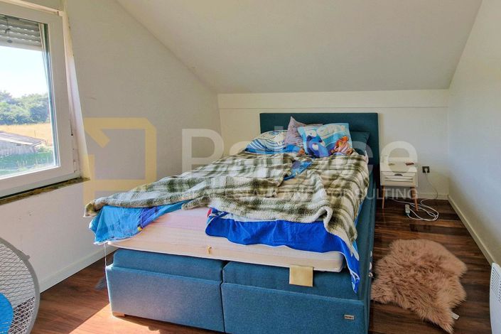 Image No.7-7 Bed House for sale
