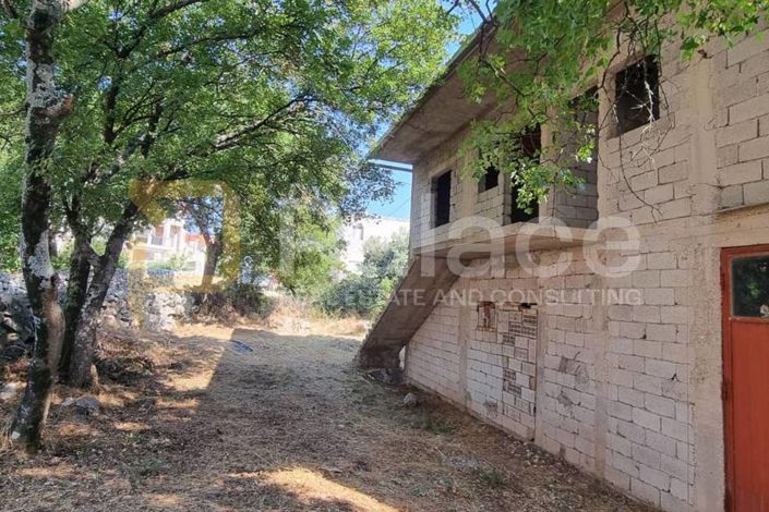 Image No.8-6 Bed House for sale