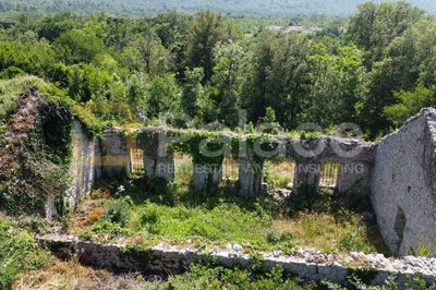 prilika-na-peljescu-rusevna-kuca-na-prostranom-zemljistu_9