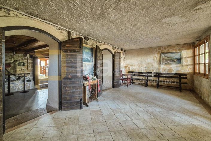 Image No.2-4 Bed House for sale