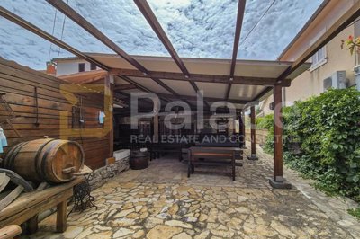 kuca-s-restoranom-i-dva-stana-prvi-red-do-mora-zablace_3