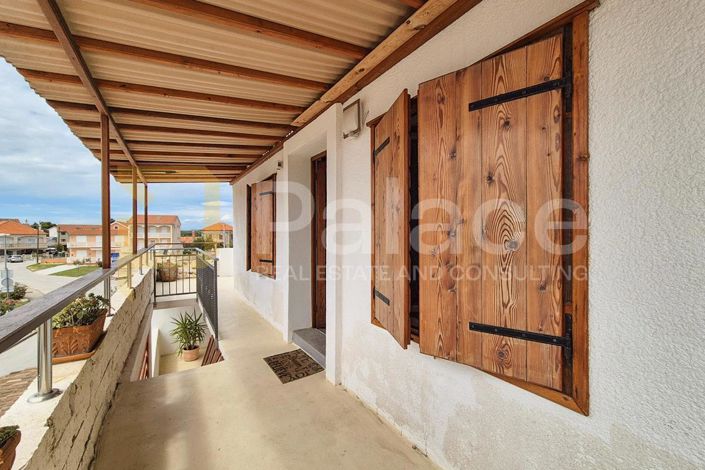 Image No.8-4 Bed House for sale