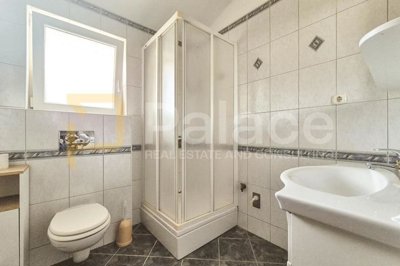 obiteljska-kuca-s-apartmanima-i-mediteranskim-vrtom-vodice_14