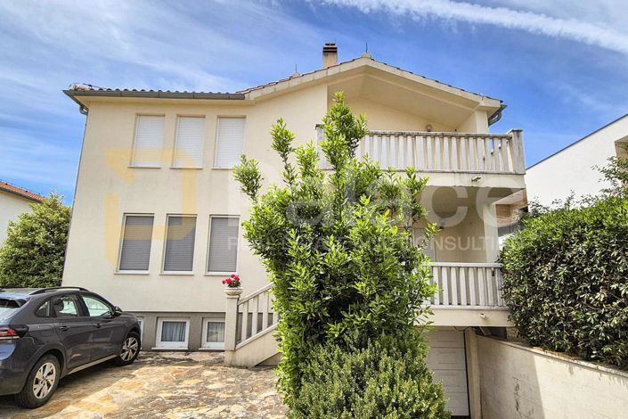 Image No.2-Maison de 5 chambres à vendre à Vodice
